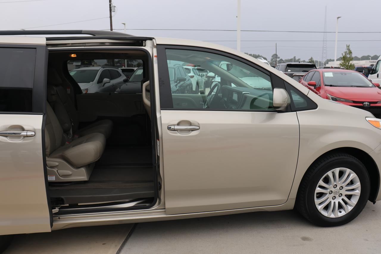 2015 TOYOTA SIENNA XLE Houston TX