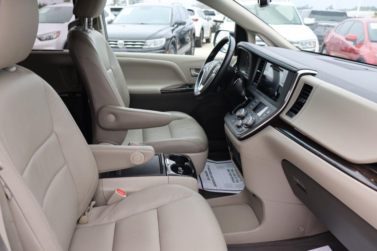 2015 TOYOTA SIENNA XLE Houston TX