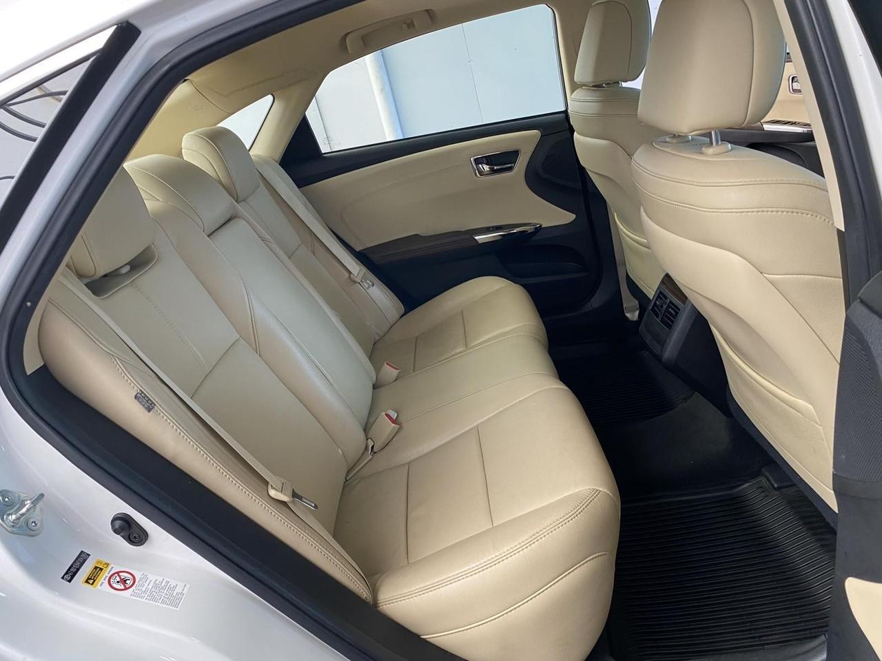 2015 Toyota Avalon Hybrid XLE Touring photo 9
