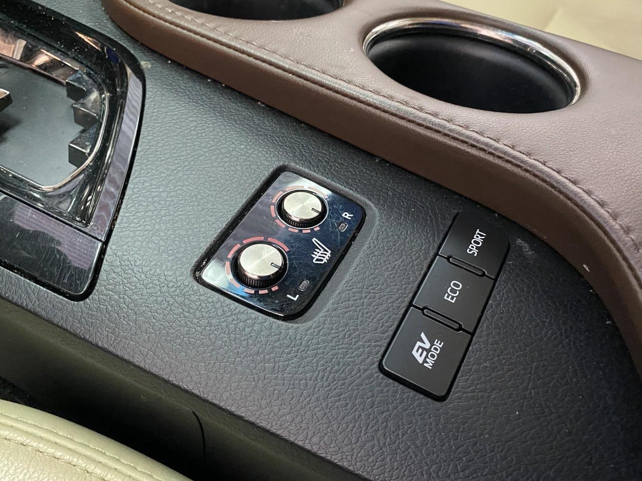2015 Toyota Avalon Hybrid XLE Touring photo 19