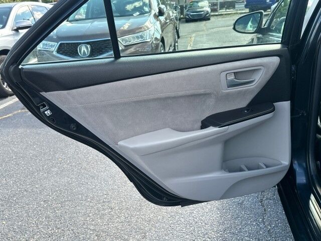 2015 Toyota Camry XSE photo 23