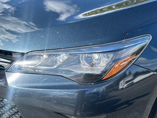 2015 Toyota Camry XSE photo 3