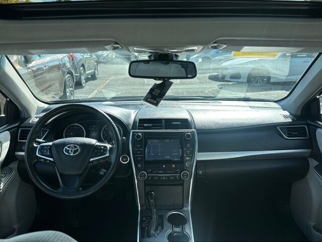 2015 Toyota Camry XSE photo 14
