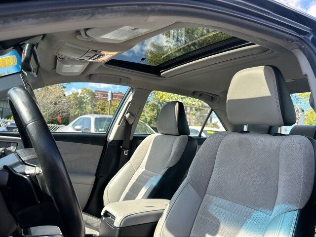 2015 Toyota Camry XSE photo 12