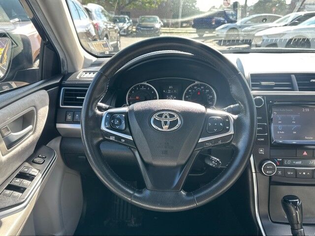 2015 Toyota Camry XSE photo 17