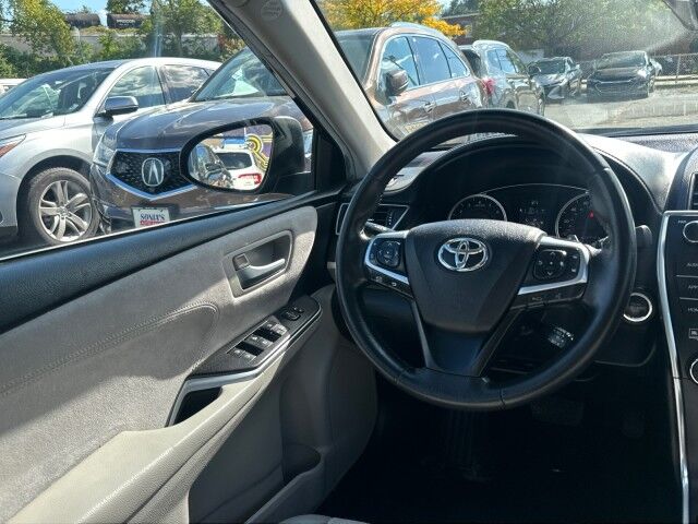 2015 Toyota Camry XSE photo 15