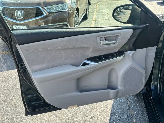 2015 Toyota Camry XSE photo 9