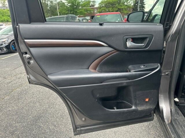 2015 Toyota Highlander Limited Worcester MA