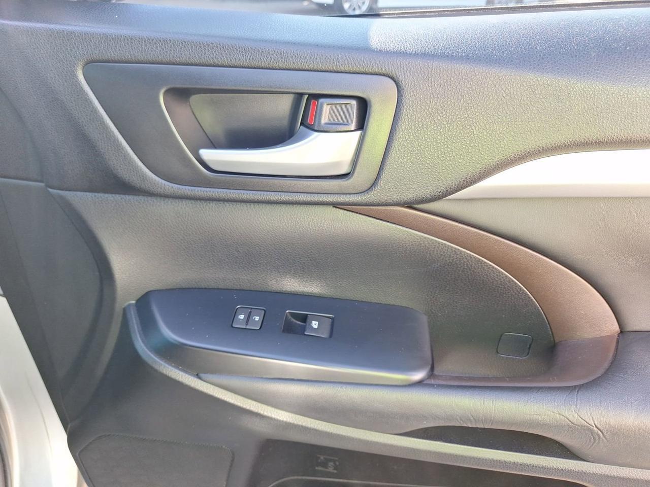 2015 Toyota Highlander XLE Hurst TX