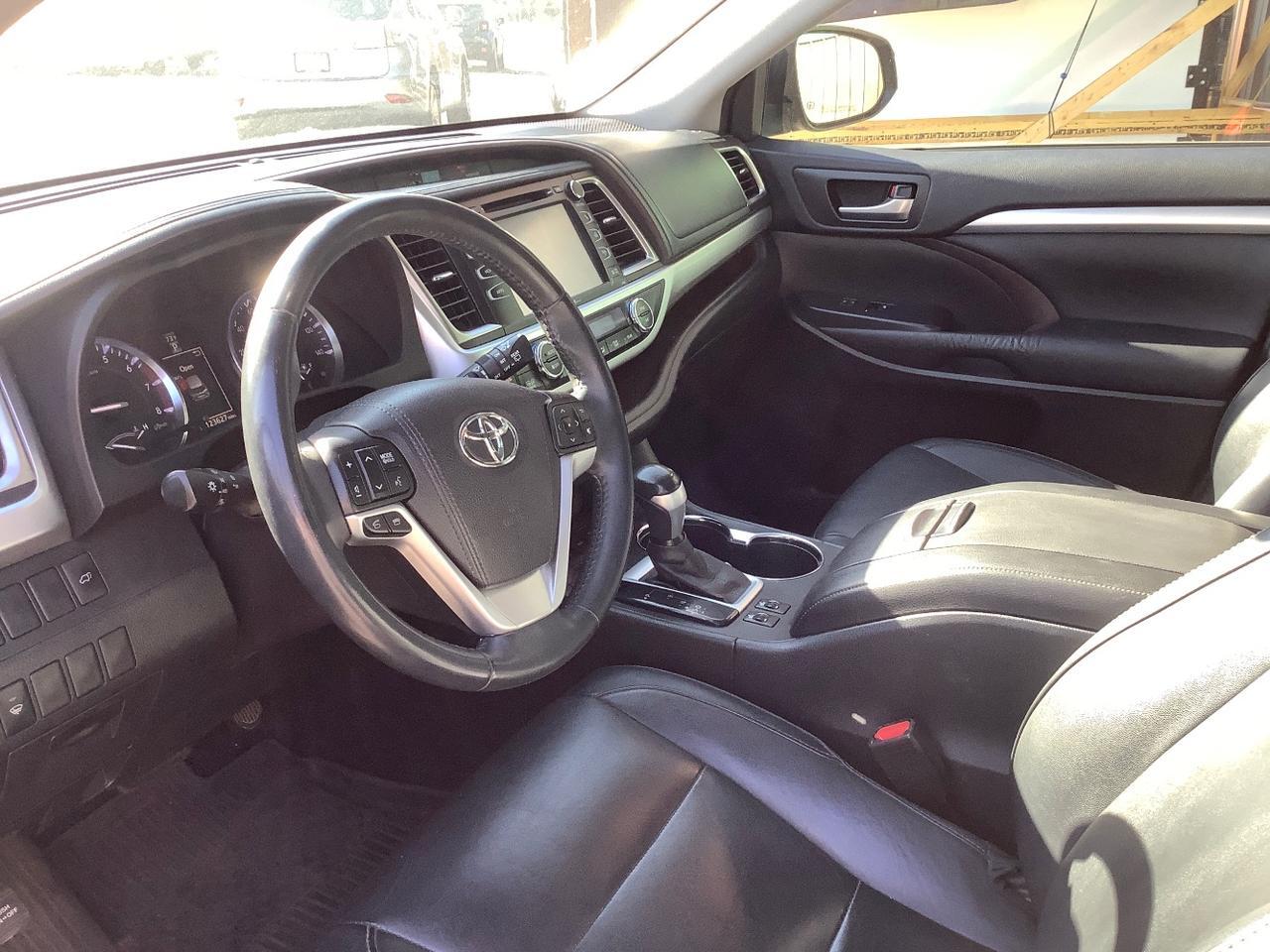 2015 Toyota Highlander XLE V6 Hayden ID