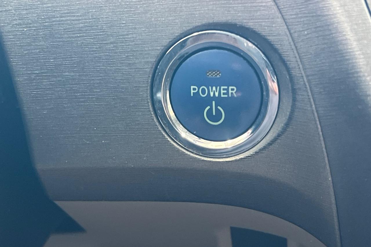 2015 Toyota Prius Two Ontario OR