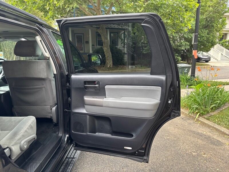 2015 Toyota Sequoia SR5 4WD Arlington VA
