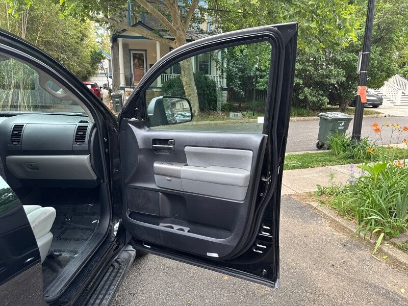2015 Toyota Sequoia SR5 4WD Arlington VA