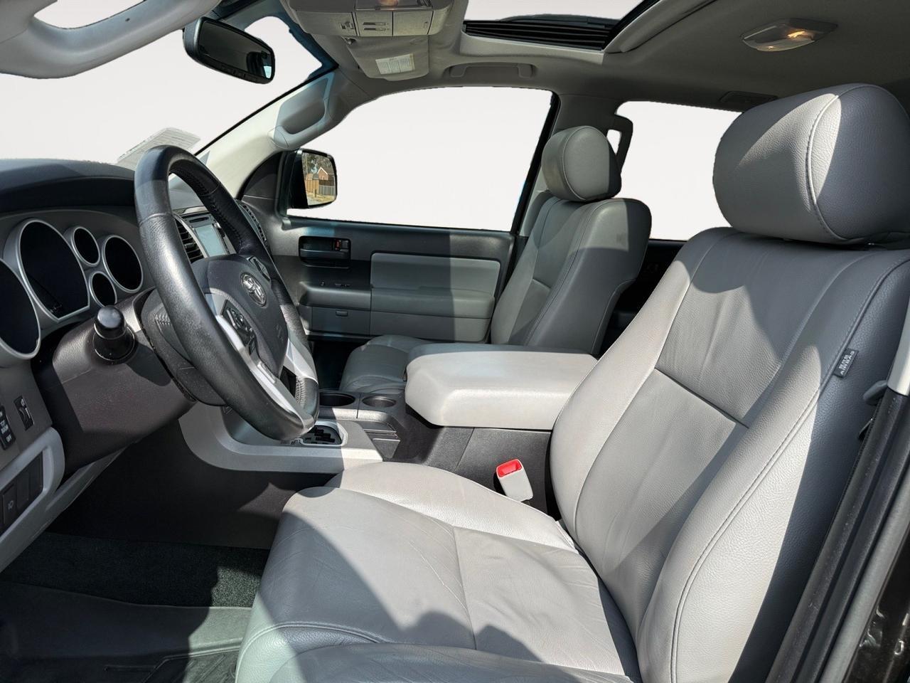 2015 Toyota Sequoia SR5, HEATED SEATS, RUNNING BOARDS, SUNROOF, POWERED 3RD ROW, POWER/HEATED MIRRORS, NAVIGATION, TOW PACKAGE, ALL WEATHER FLOOR MATS, BLUETOOTH, ONLY 1 OWNER, RARE RIDE ALERT SNAG IT BEFORE ITS GONE!