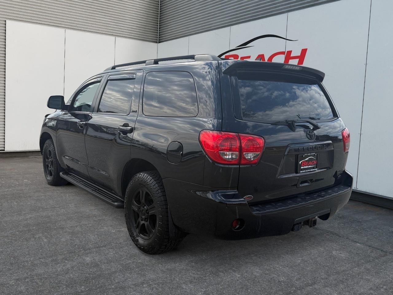 2015 Toyota Sequoia SR5, HEATED SEATS, RUNNING BOARDS, SUNROOF, POWERED 3RD ROW, POWER/HEATED MIRRORS, NAVIGATION, TOW PACKAGE, ALL WEATHER FLOOR MATS, BLUETOOTH, ONLY 1 OWNER, RARE RIDE ALERT SNAG IT BEFORE ITS GONE! Norfolk VA