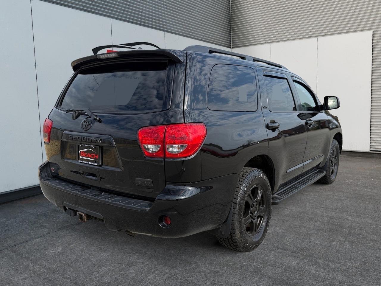 2015 Toyota Sequoia SR5, HEATED SEATS, RUNNING BOARDS, SUNROOF, POWERED 3RD ROW, POWER/HEATED MIRRORS, NAVIGATION, TOW PACKAGE, ALL WEATHER FLOOR MATS, BLUETOOTH, ONLY 1 OWNER, RARE RIDE ALERT SNAG IT BEFORE ITS GONE! Norfolk VA