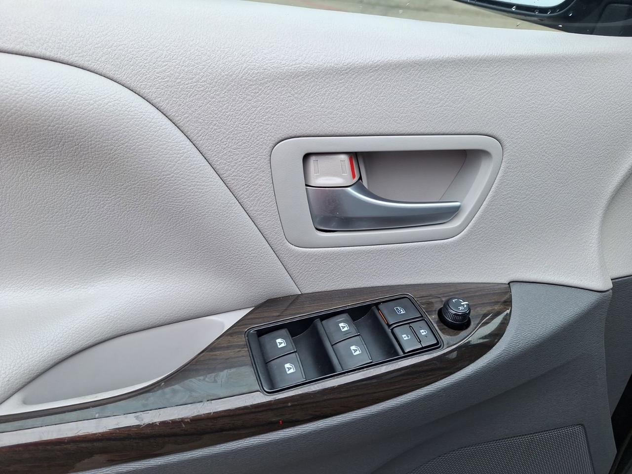 2015 Toyota Sienna L Hurst TX