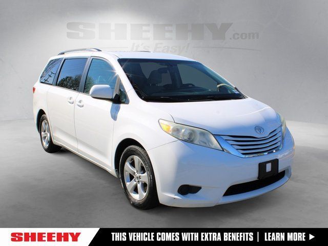 2015 Toyota Sienna LE 8 Passenger