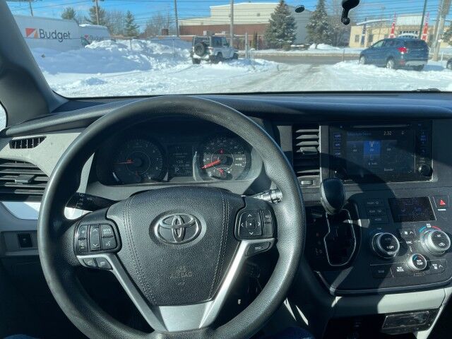 2015 Toyota Sienna LE AAS Cleveland OH