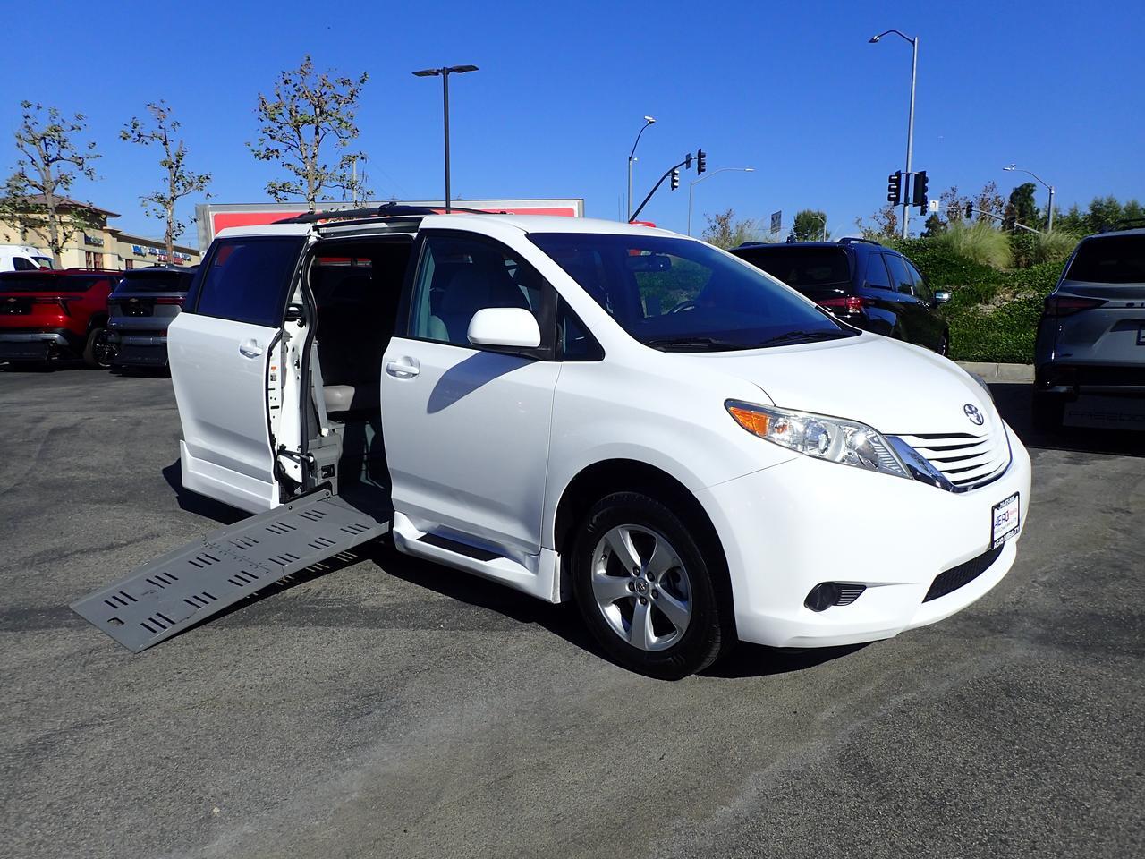 2015 Toyota Sienna LE