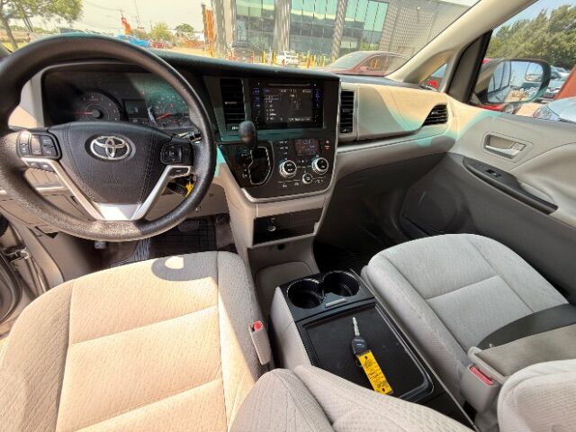 2015 Toyota Sienna LE FWD 8-Passenger V New Braunfels TX