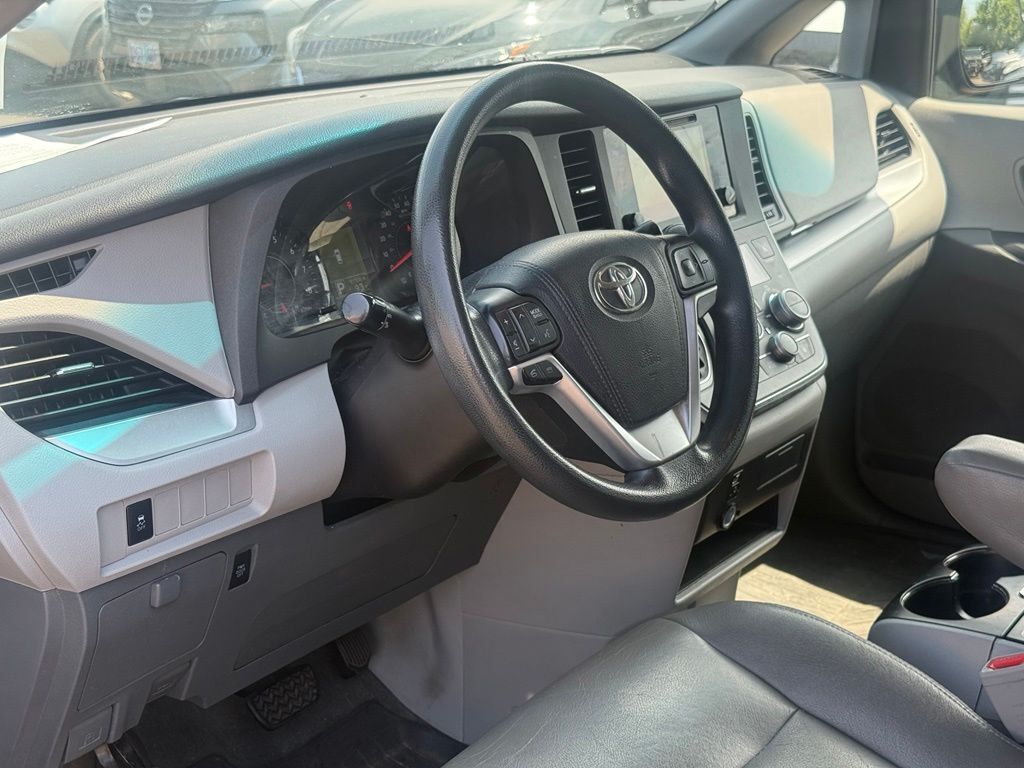 2015 Toyota Sienna LE Beaverton OR