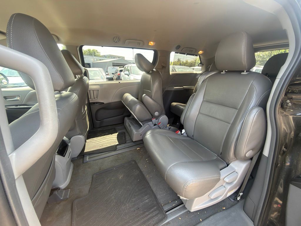 2015 Toyota Sienna LE Beaverton OR