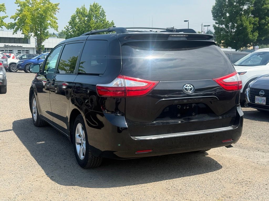 2015 Toyota Sienna LE Beaverton OR
