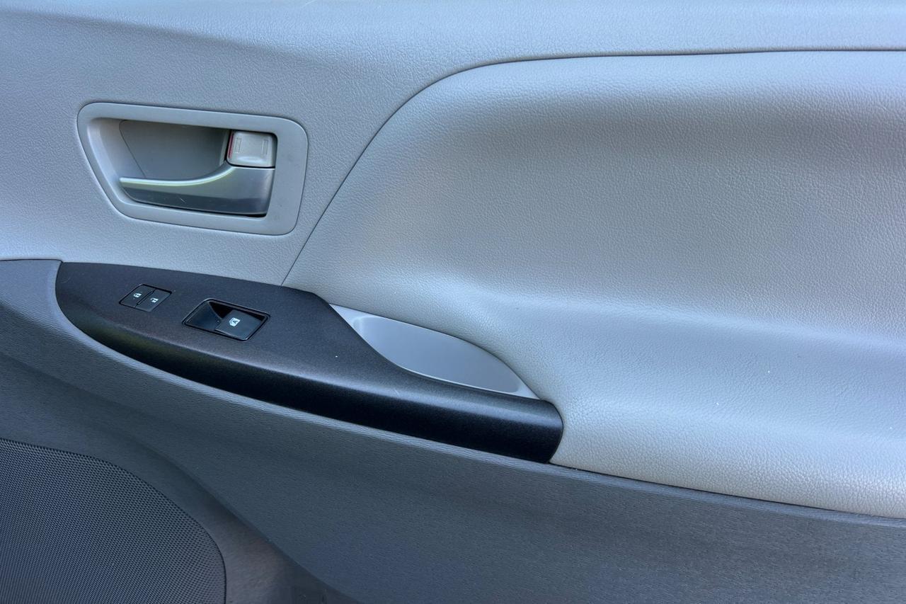 2015 Toyota Sienna LE Roseville CA