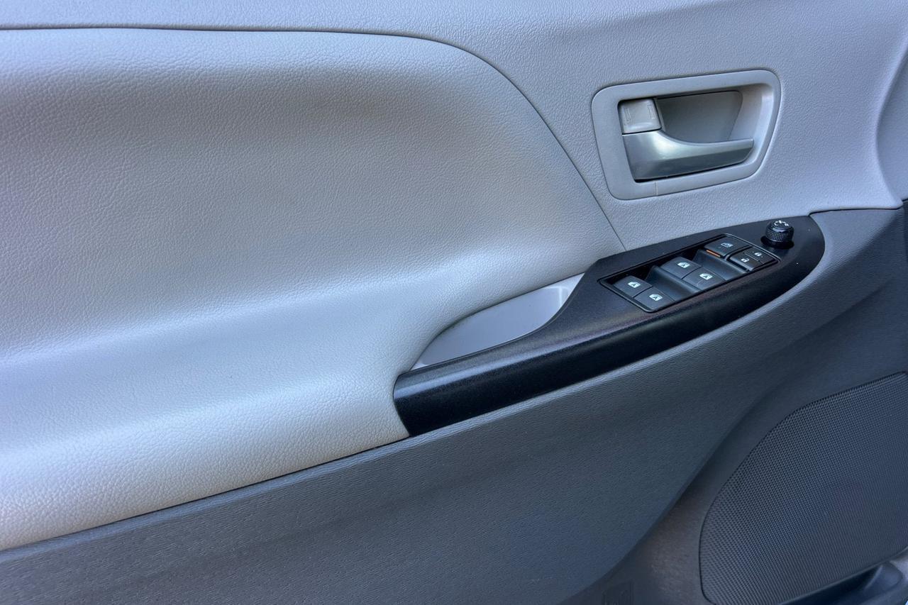2015 Toyota Sienna LE Roseville CA