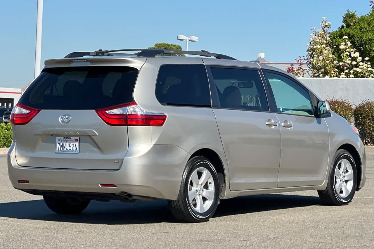 2015 Toyota Sienna LE