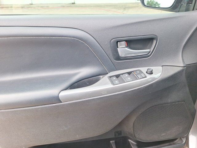 2015 Toyota Sienna SE Hurst TX