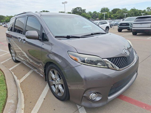 2015 Toyota Sienna SE Hurst TX