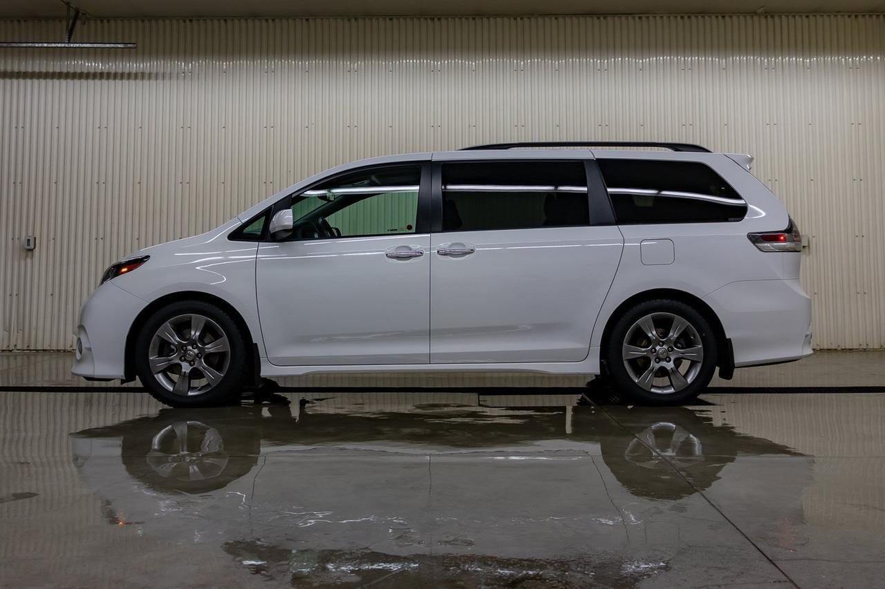 2015 Toyota Sienna SE Leather Roof Nav DVD Red Deer AB