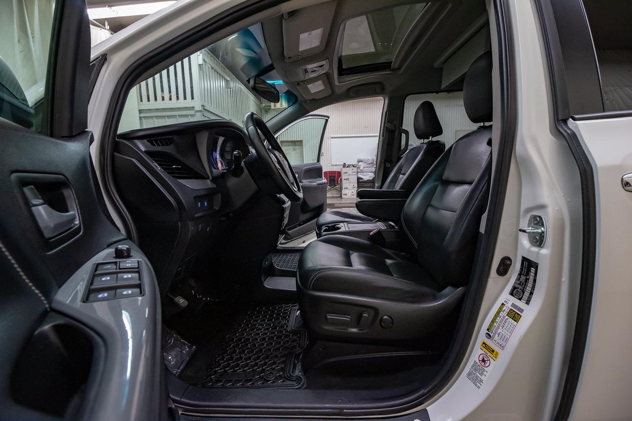 2015 Toyota Sienna SE Leather Roof Nav DVD Red Deer AB