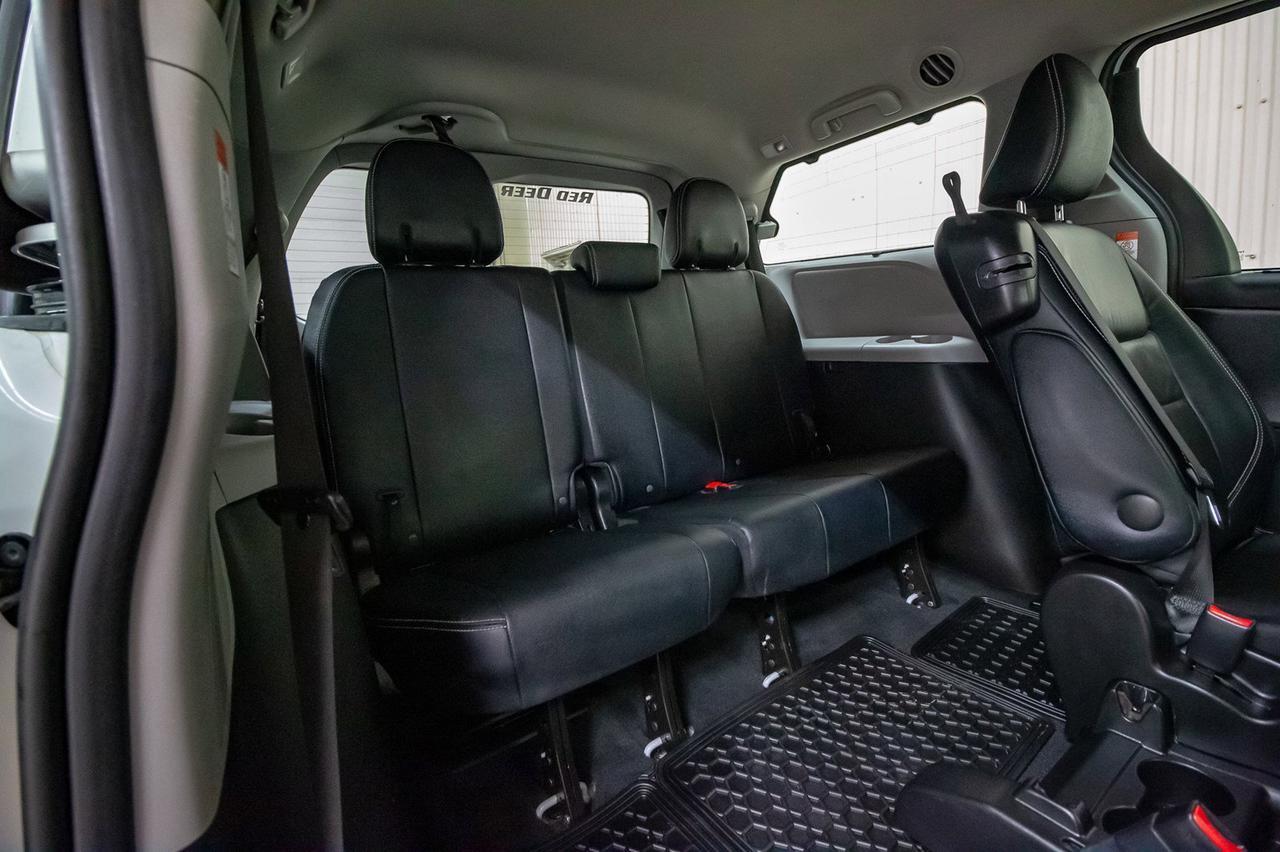 2015 Toyota Sienna SE Leather Roof Nav DVD Red Deer AB