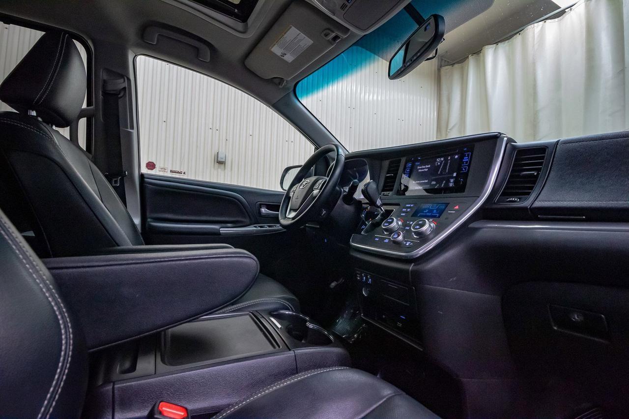 2015 Toyota Sienna SE Leather Roof Nav DVD Red Deer AB