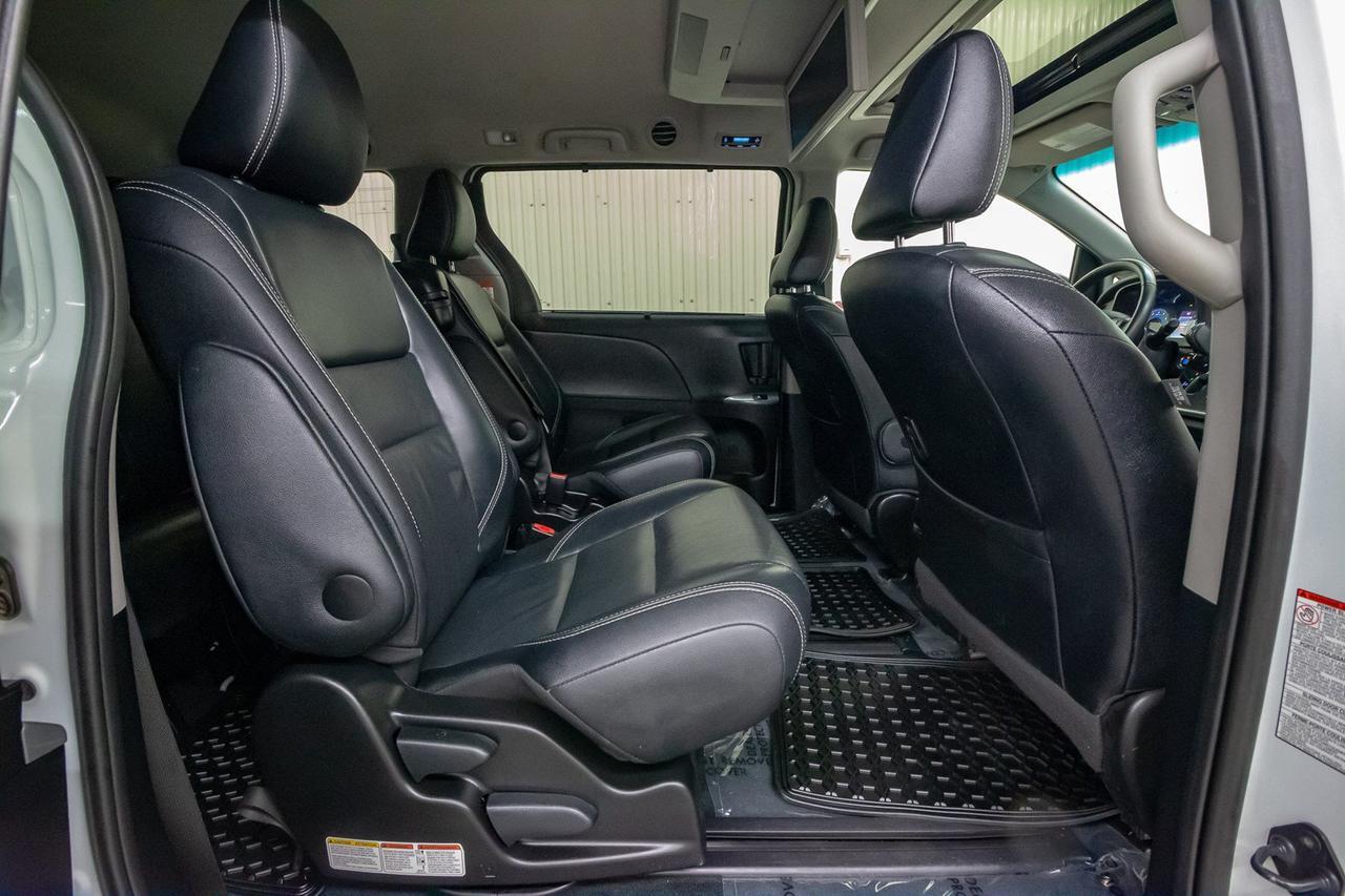 2015 Toyota Sienna SE Leather Roof Nav DVD Red Deer AB