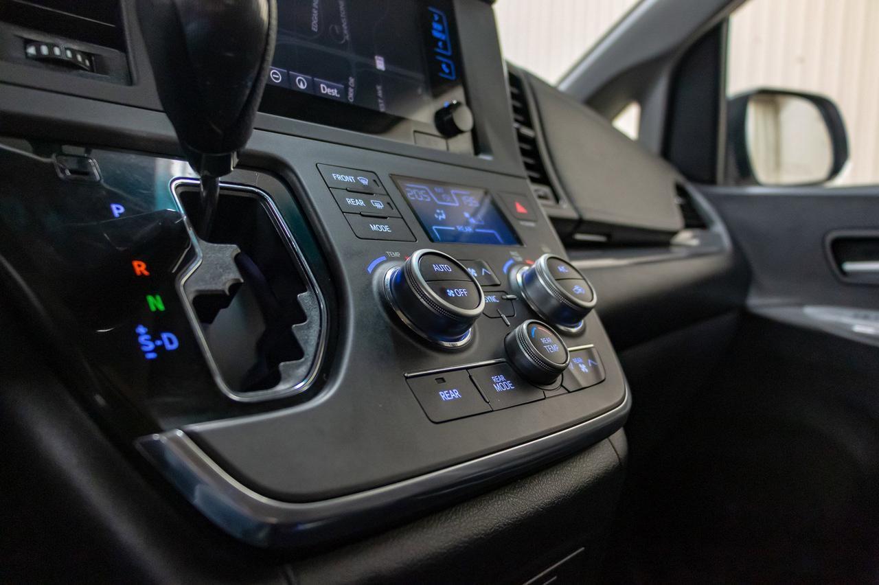 2015 Toyota Sienna SE Red Deer AB