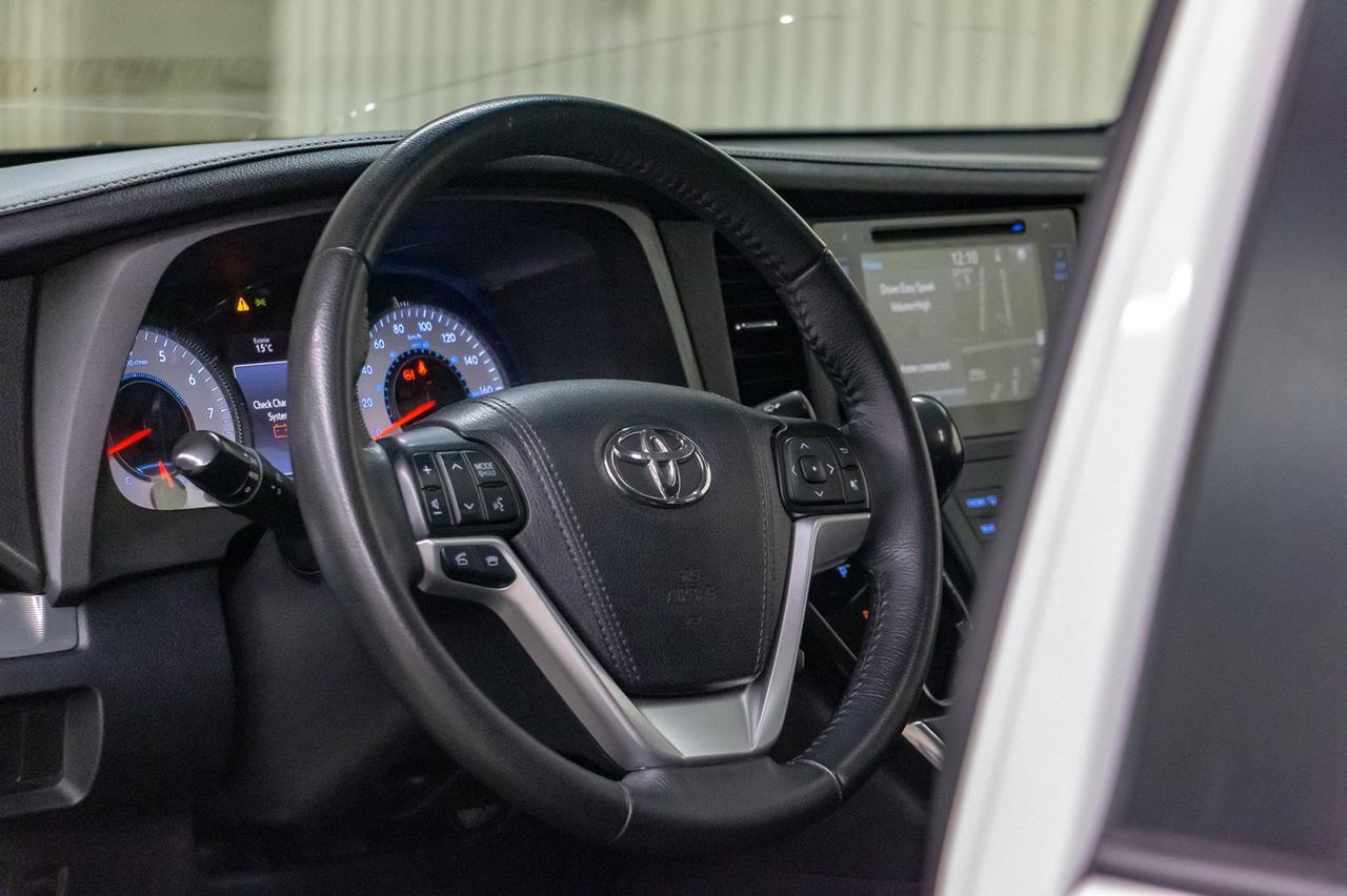 2015 Toyota Sienna SE Red Deer AB