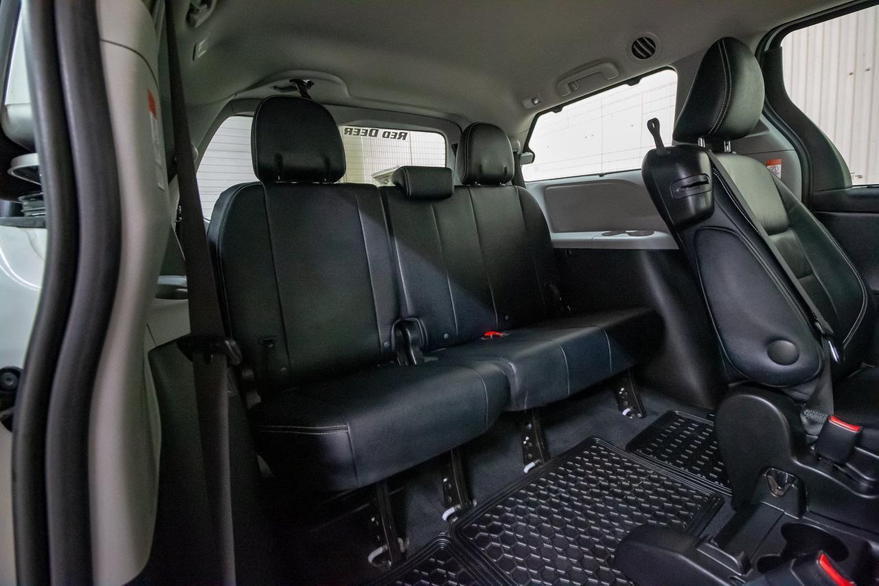 2015 Toyota Sienna SE Red Deer AB