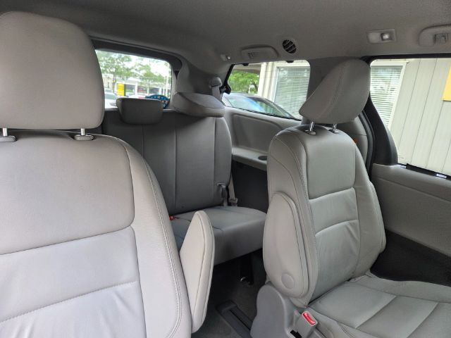 2015 Toyota Sienna XLE 7 Passenger Elgin IL