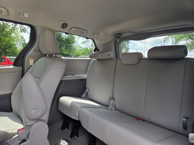 2015 Toyota Sienna XLE 7 Passenger Elgin IL