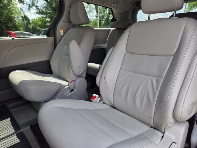 2015 Toyota Sienna XLE 7 Passenger Elgin IL