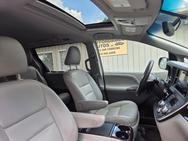 2015 Toyota Sienna XLE 7 Passenger Elgin IL