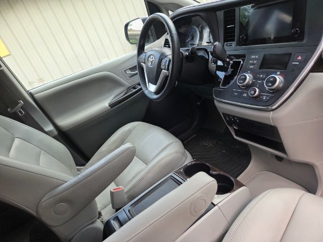 2015 Toyota Sienna XLE 7 Passenger Elgin IL