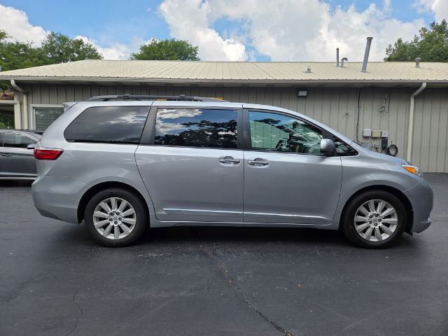 2015 Toyota Sienna XLE 7 Passenger Elgin IL