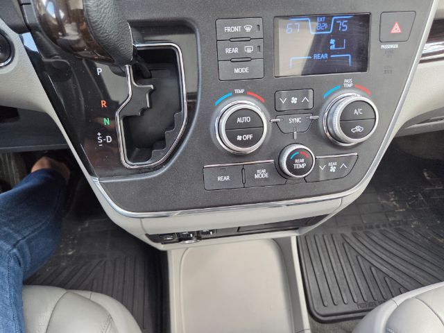 2015 Toyota Sienna XLE 7 Passenger Elgin IL
