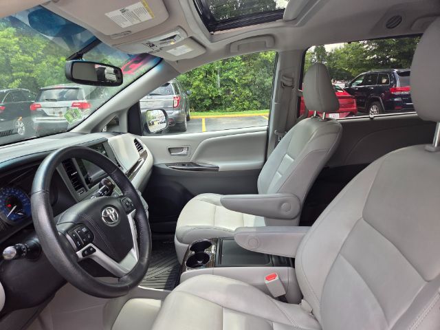 2015 Toyota Sienna XLE 7 Passenger Elgin IL