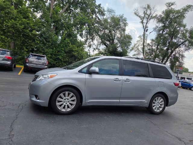 2015 Toyota Sienna XLE 7 Passenger Elgin IL